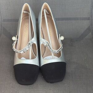 GOTOGO Women's Silver and Block Heels size 10 silver patent